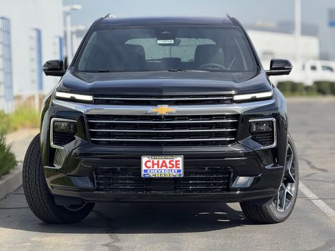 New 2026 Chevrolet Traverse High Country w/ LPO, Floor Liner Package image 2