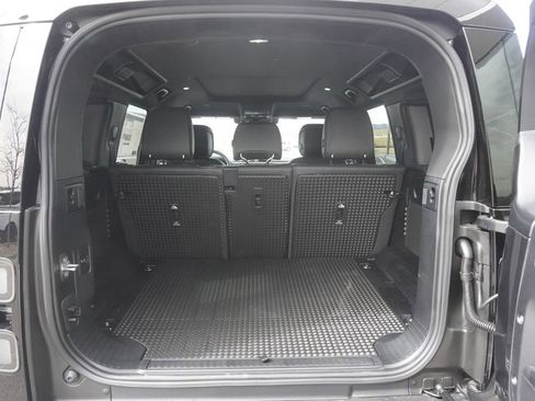 New 2026 Land Rover Defender 110 X-Dynamic SE image 31