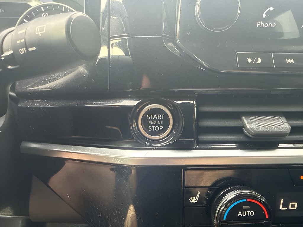 Used 2022 Nissan Pathfinder SL AWD/4WD image 39