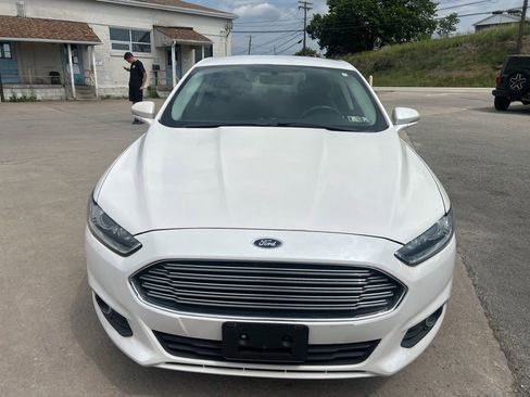 Used 2015 Ford Fusion SE w/ Equipment Group 202A FWD image 2