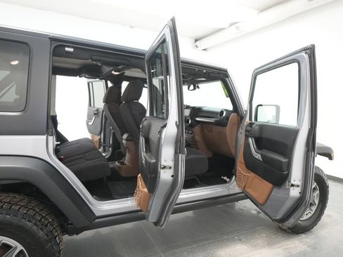 Used 2013 Jeep Wrangler Unlimited Rubicon w/ Dual Top Group AWD/4WD image 27