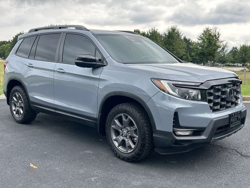 Used 2024 Honda Passport TrailSport image 2