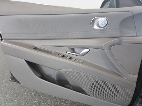 Used 2024 Hyundai Elantra SEL FWD image 25