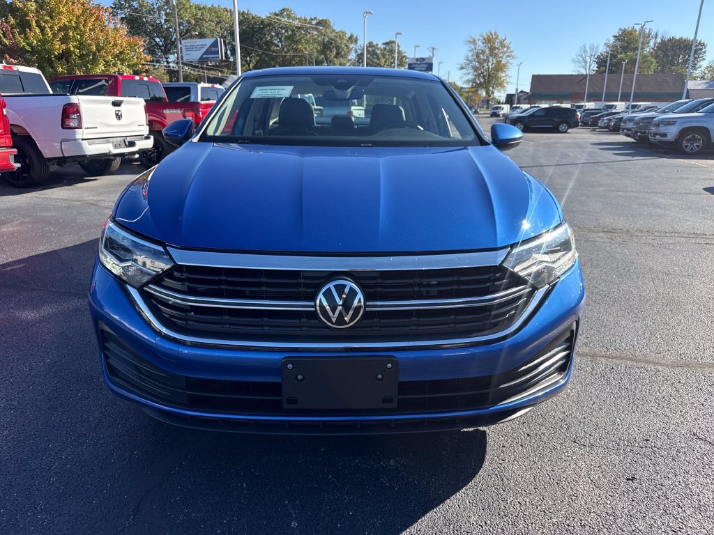 Used 2024 Volkswagen Jetta SE FWD image 3
