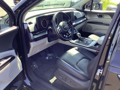 Used 2022 Kia Carnival LX image 7