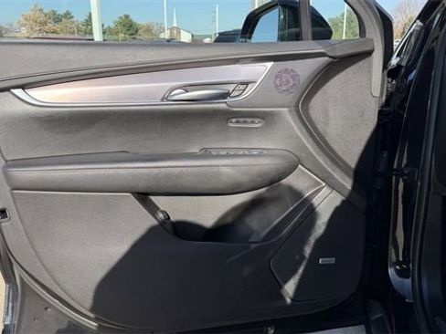 Used 2017 Cadillac XT5 Luxury image 31