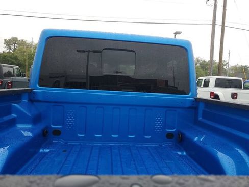 New 2025 Jeep Gladiator Sport image 5