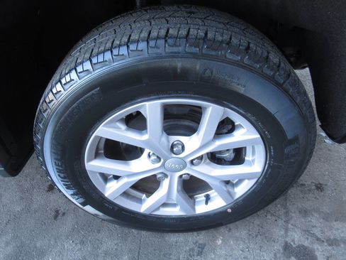 Used 2022 Jeep Grand Cherokee Limited AWD/4WD image 18
