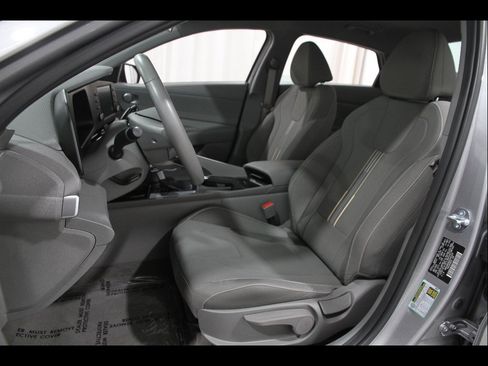 Certified 2025 Hyundai Elantra Sport FWD image 5