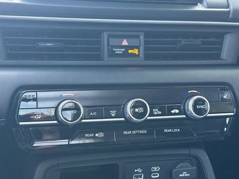 Used 2025 Honda Pilot Touring image 25