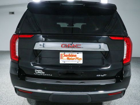 Used 2023 GMC Yukon SLT w/ SLT Premium Package AWD/4WD image 8