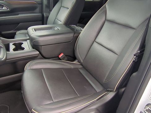 Used 2023 Chevrolet Suburban Premier image 15