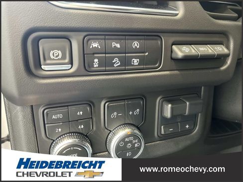 Used 2024 GMC Yukon AT4 w/ Technology Package AWD/4WD image 32