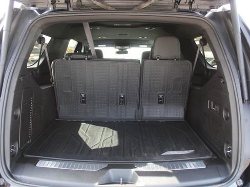 Used 2023 Chevrolet Suburban Z71 w/ Luxury Package image 5