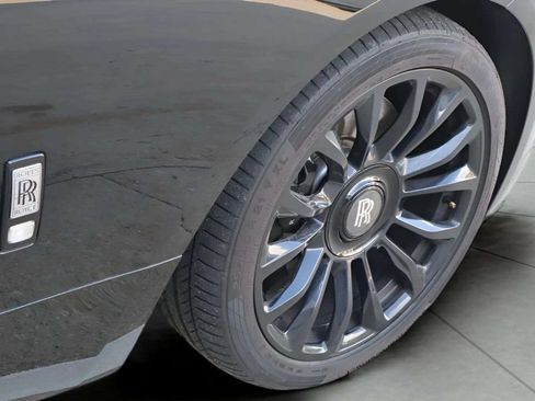 Used 2018 Rolls-Royce Dawn RWD image 17