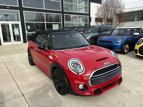Used 2018 MINI Cooper S image 1