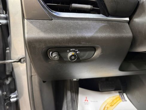 Used 2021 Chevrolet Traverse LS image 27