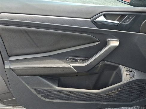 Used 2024 Volkswagen Jetta SE image 12