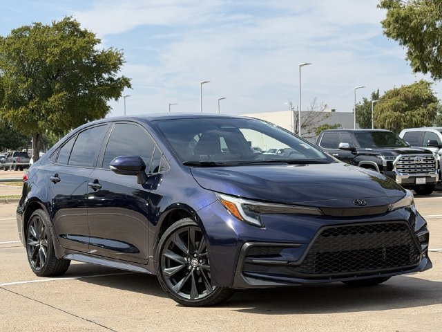 Used 2024 Toyota Corolla SE FWD image 2