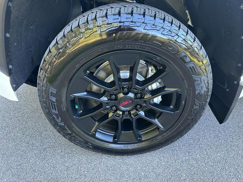 Used 2026 Toyota Tundra SR5 w/ SR5 Premium Package AWD/4WD image 47