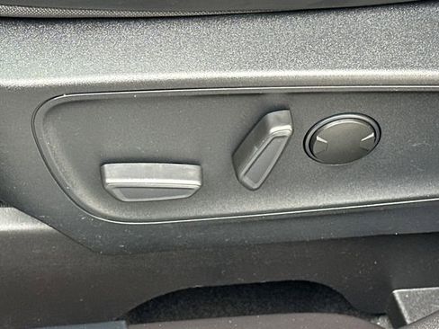 Certified 2024 Ford Escape Platinum AWD/4WD image 40