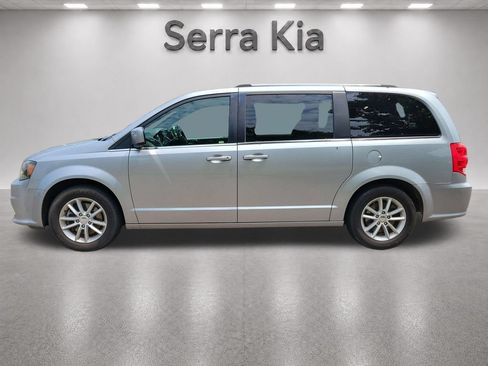 Used 2019 Dodge Grand Caravan SXT FWD image 2