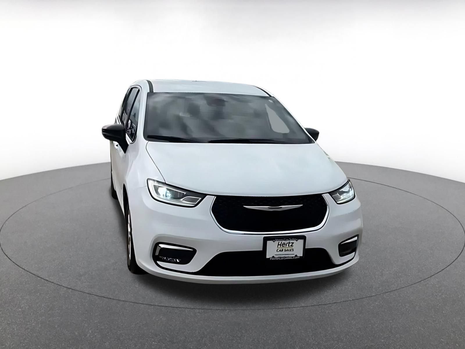 Used 2025 Chrysler Pacifica Select FWD image 3