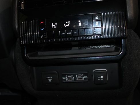 Used 2024 Jeep Wagoneer Series III image 37