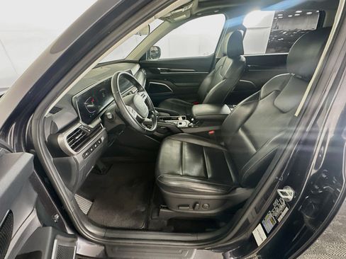 Used 2025 Kia Telluride S FWD image 13