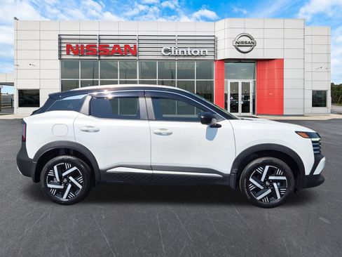 Used 2026 Nissan Kicks SV w/ Charging Package FWD image 2