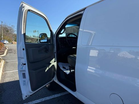 Used 2022 GMC Savana 2500 Regular Van 3D w/ Communications Package image 25