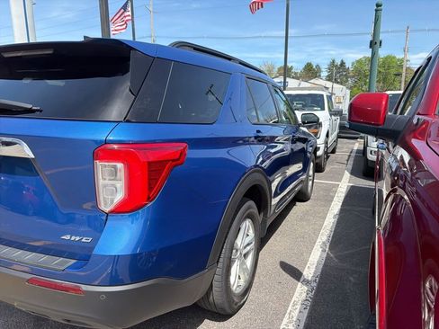Used 2023 Ford Explorer XLT AWD/4WD image 5
