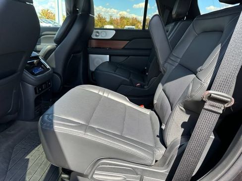 Used 2022 Lincoln Navigator Reserve w/ Equipment Group 201A AWD/4WD image 15