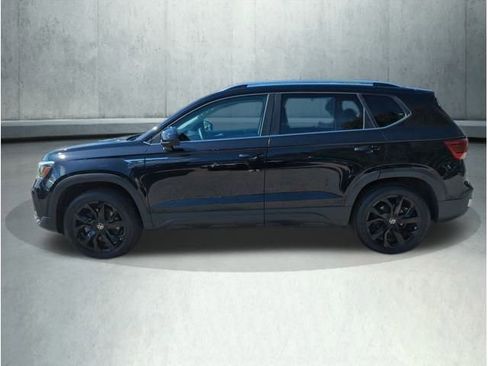 Used 2023 Volkswagen Taos SE w/ Black Wheel Package image 2