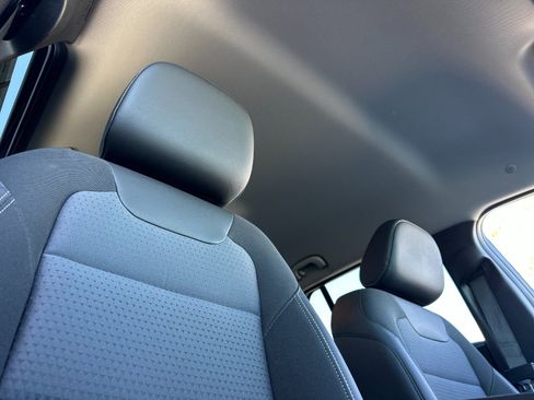 Used 2025 Chevrolet Trax LT FWD image 16