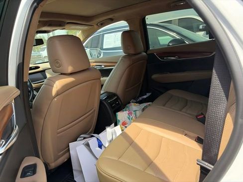 Used 2017 Cadillac XT5 Platinum AWD/4WD image 6