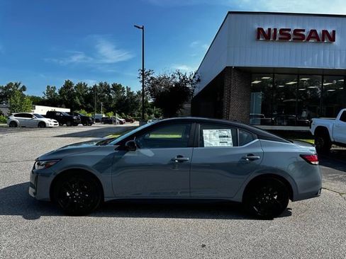 New 2025 Nissan Sentra SR w/ Midnight Edition image 8