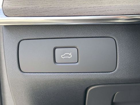 New 2026 Volvo XC90 B5 Plus w/ Protection Package Premier AWD/4WD image 22
