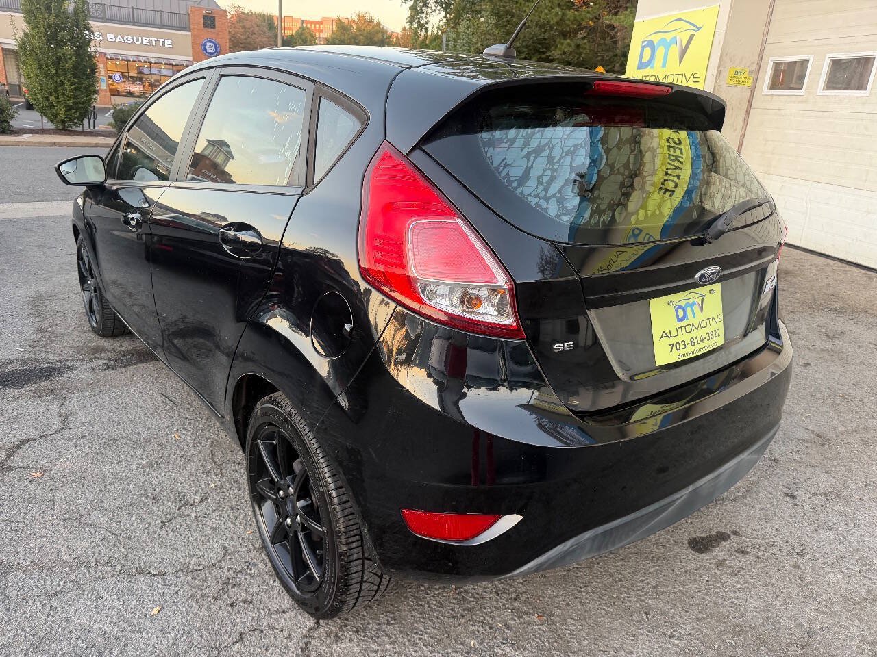 Used 2017 Ford Fiesta SE w/ Equipment Group 201A FWD image 4