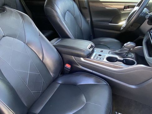 Used 2023 Toyota Highlander Platinum FWD image 15