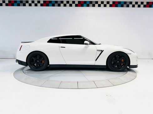 Used 2014 Nissan GT-R Black Edition AWD/4WD image 29