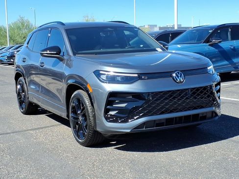New 2026 Volkswagen Tiguan SE R-Line FWD image 1