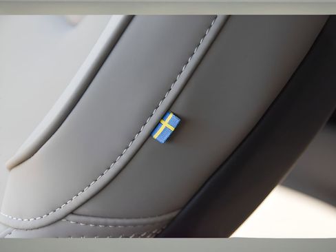 Certified 2025 Volvo XC90 T8 Plus w/ Protection Package Premier image 30