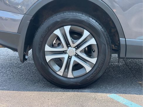 Used 2018 Toyota RAV4 LE w/ All Weather Liner Package AWD/4WD image 26