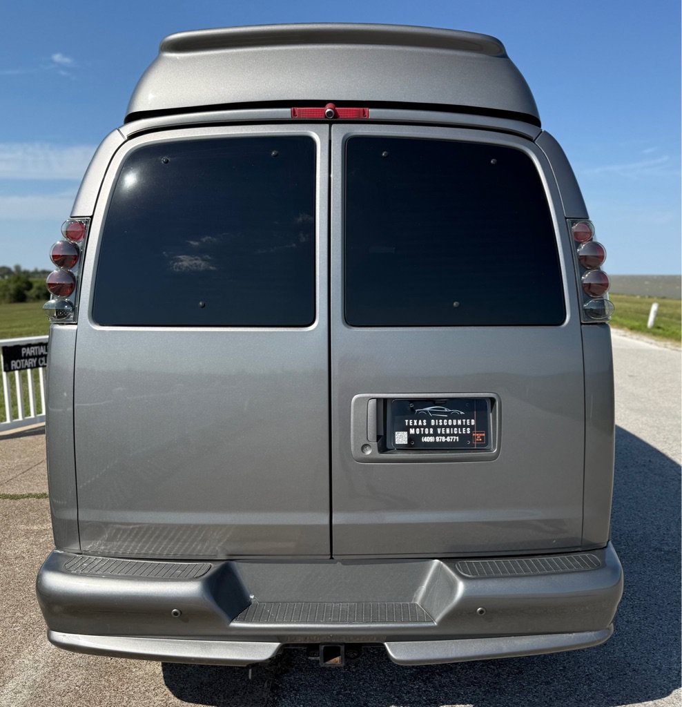 Used 2013 Chevrolet Express 2500 Extended RWD image 6