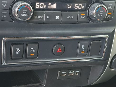 Used 2019 Nissan Titan PRO-4X AWD/4WD image 11