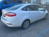 Used 2015 Ford Fiesta SE image 3