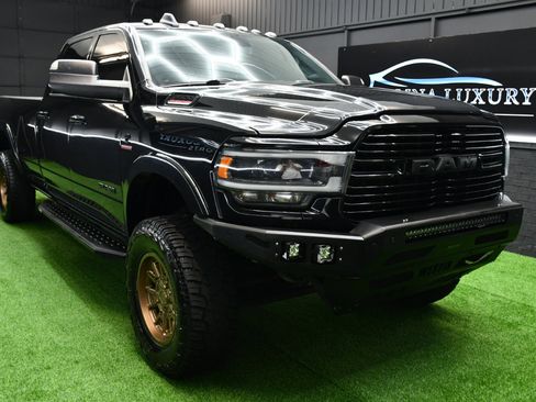 Used 2019 RAM 3500 Laramie w/ Black Appearance Package image 7