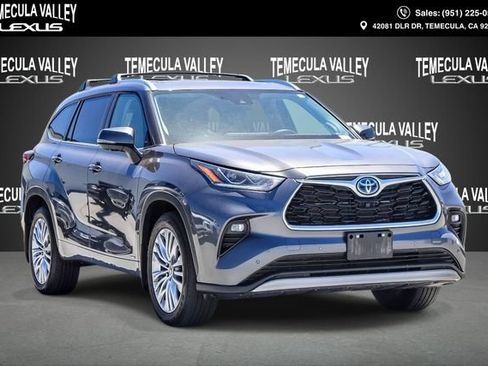 Used 2024 Toyota Highlander Platinum AWD/4WD image 1
