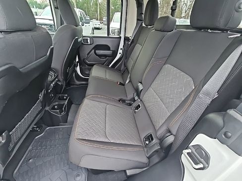 Used 2024 Jeep Gladiator Mojave w/ Safety Group image 13